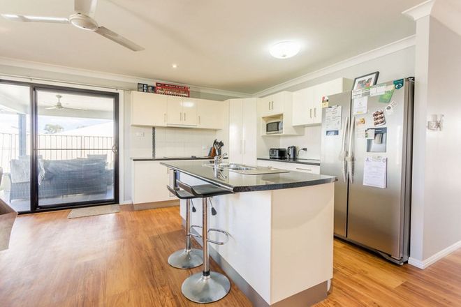 Picture of 2/56 Lakeside Drive, EMERALD QLD 4720