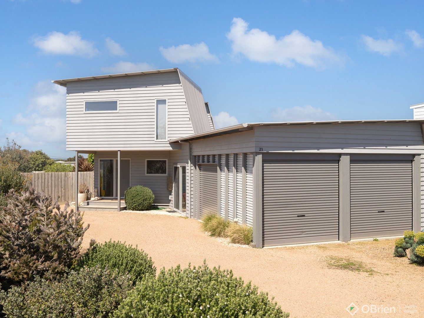 3 bedrooms House in 21 Dunvegan Crescent SURF BEACH VIC, 3922