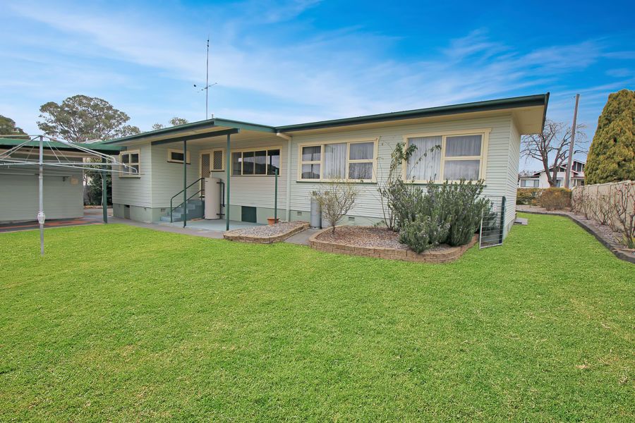 174 Manners Street, Tenterfield NSW 2372, Image 2