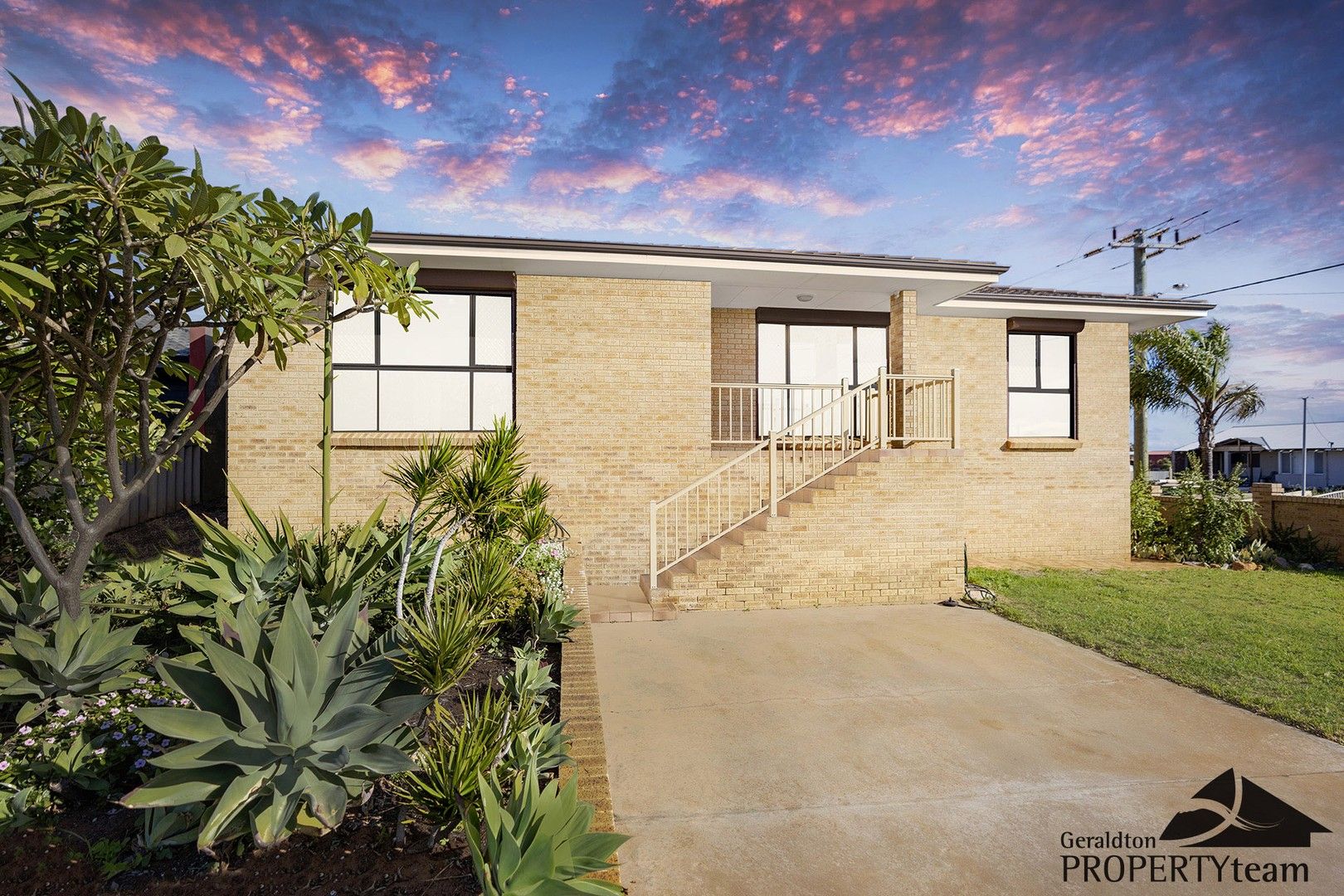 4 bedrooms House in 2 Maidstone Street MOUNT TARCOOLA WA, 6530