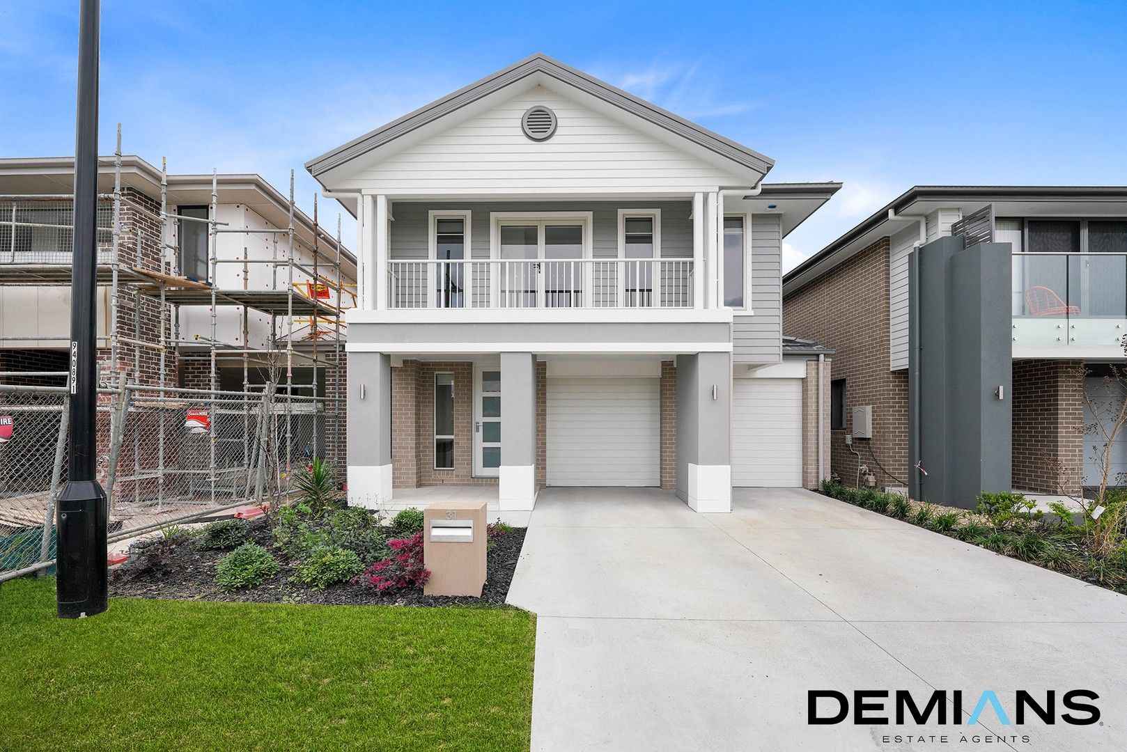 4 bedrooms House in 31 Vanderfield Crescent ORAN PARK NSW, 2570