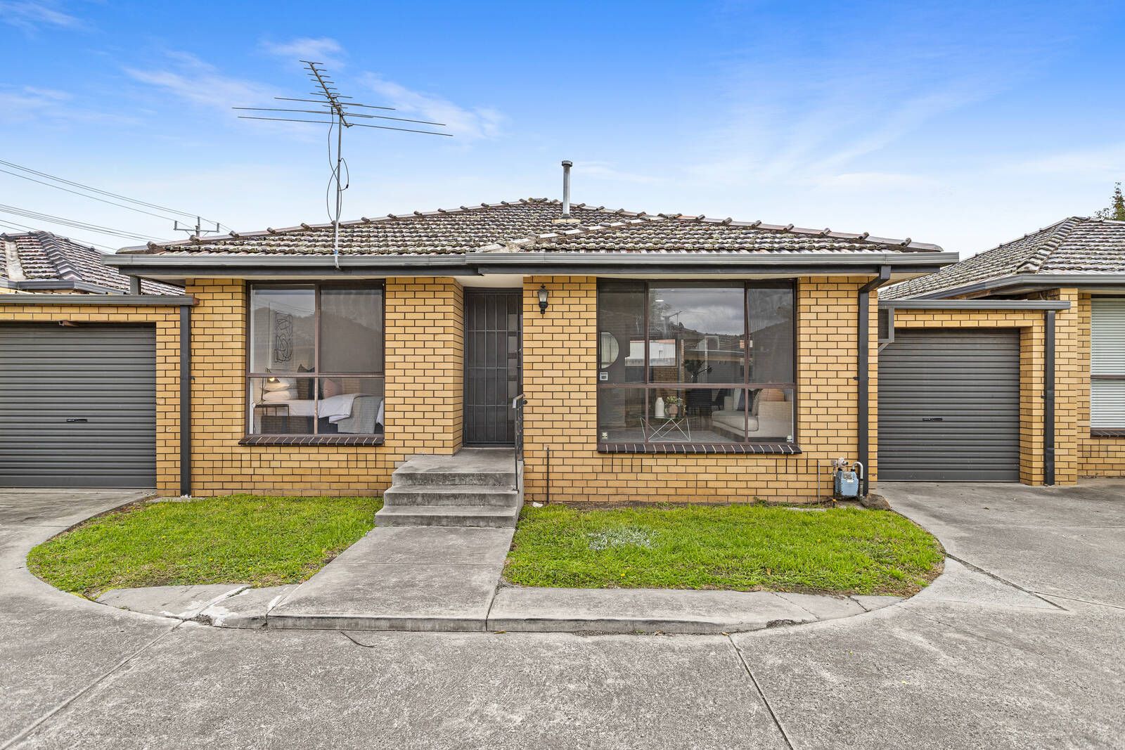 2/116-118 Blackshaws Road, South Kingsville VIC 3015