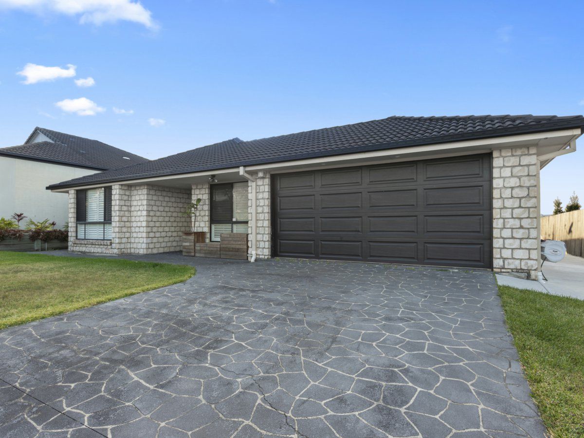 4 bedrooms House in 44 Esperance Crescent SPRINGFIELD LAKES QLD, 4300