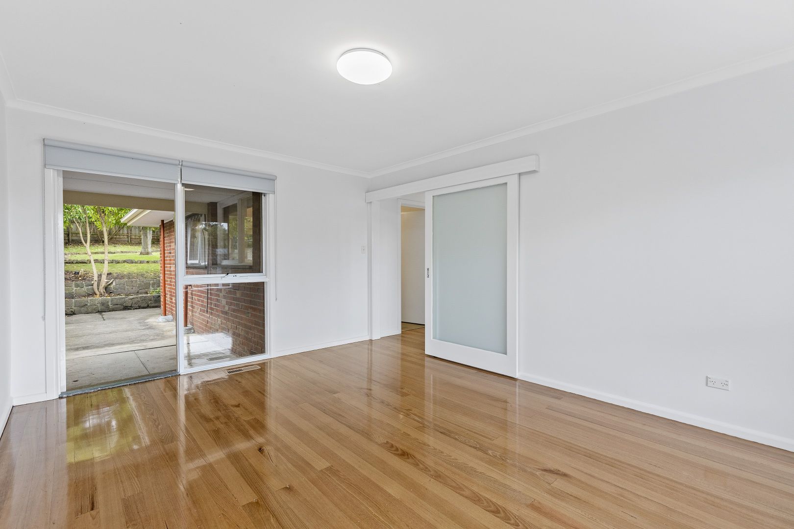 2/7 McGhee Avenue, Mitcham VIC 3132, Image 2