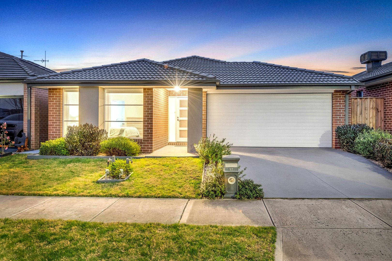 3 bedrooms House in 17 Troidini Entrance MICKLEHAM VIC, 3064