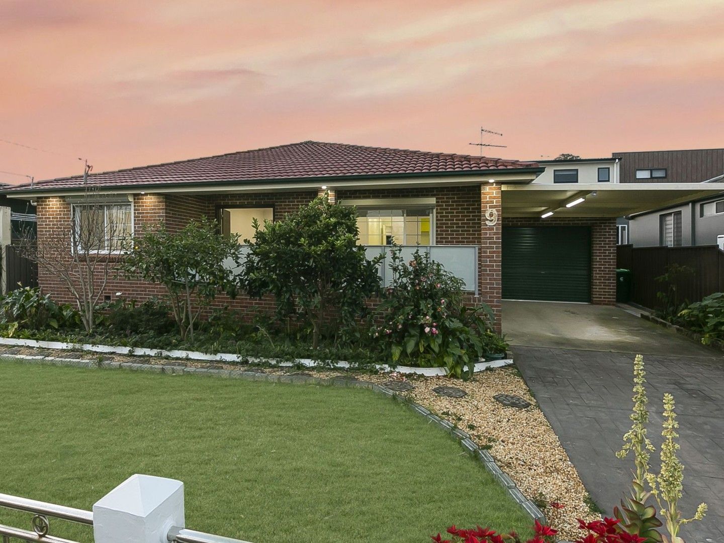 5 bedrooms House in 9 Tulip Street GREYSTANES NSW, 2145
