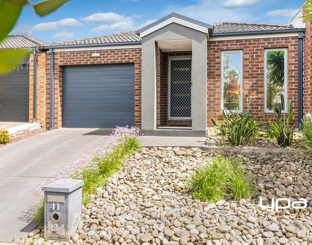 2/41 Baggygreen Street, Sunbury VIC 3429