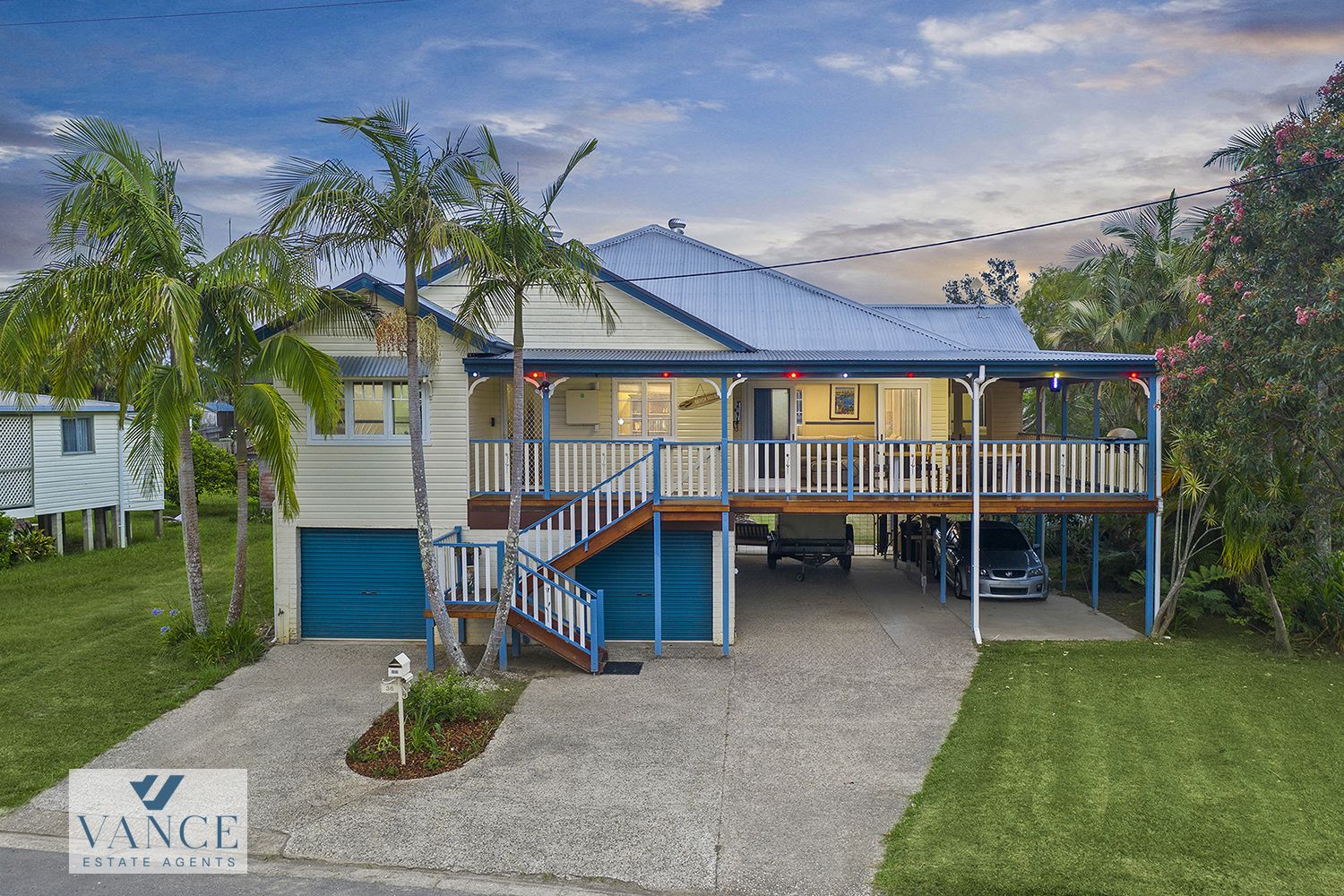 5 bedrooms House in 36 Bellevue Drive NORTH MACKSVILLE NSW, 2447