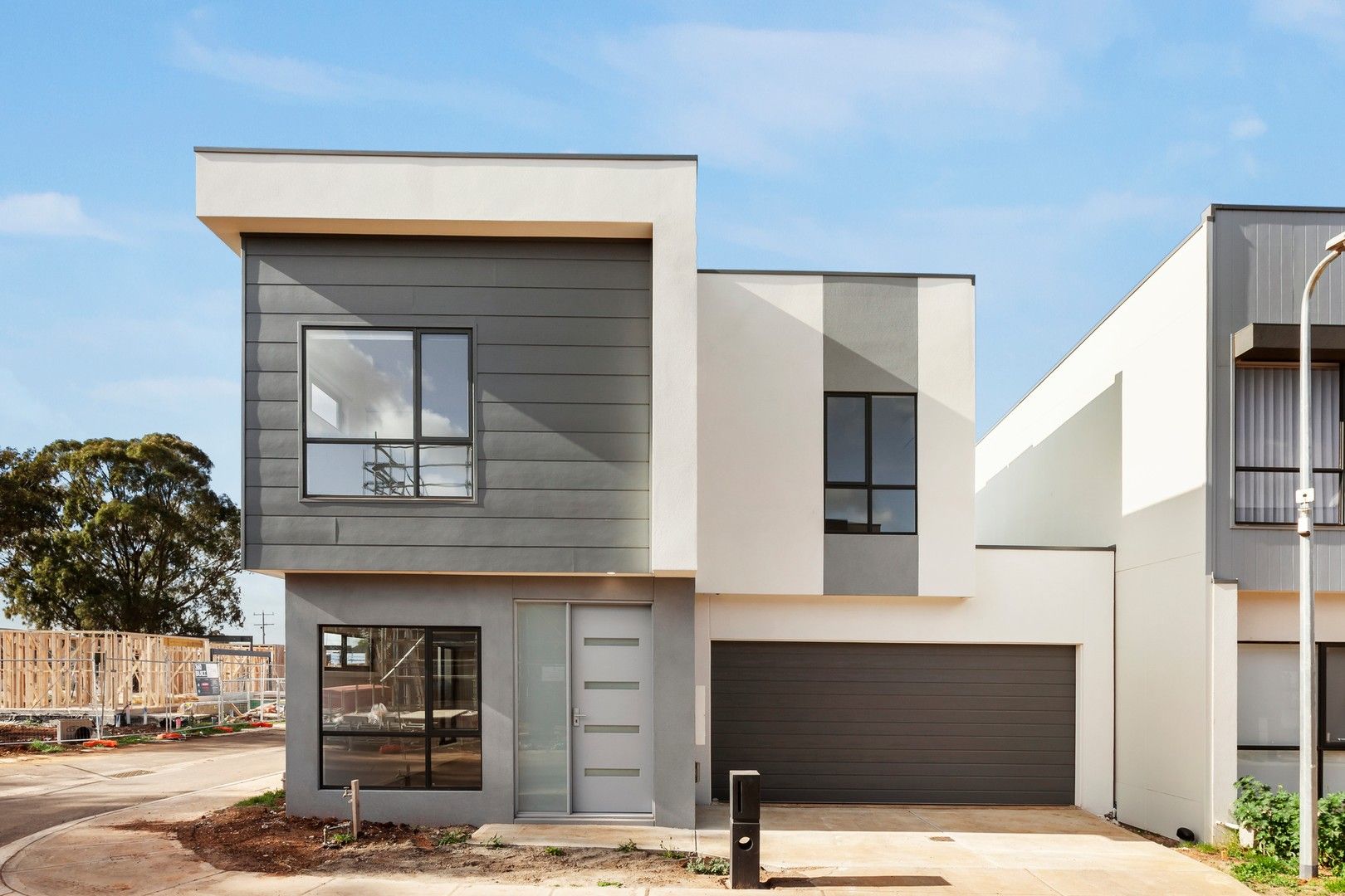 2 bedrooms House in 1 Steadfield Circuit MELTON SOUTH VIC, 3338