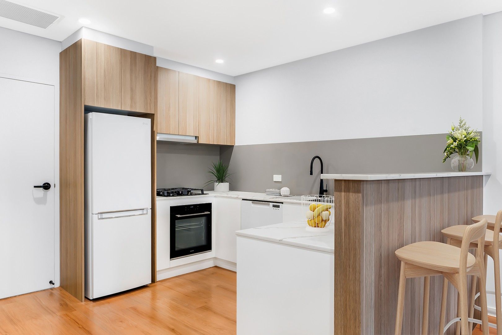 1 bedrooms Apartment / Unit / Flat in 6/39A Angel Street CORRIMAL NSW, 2518