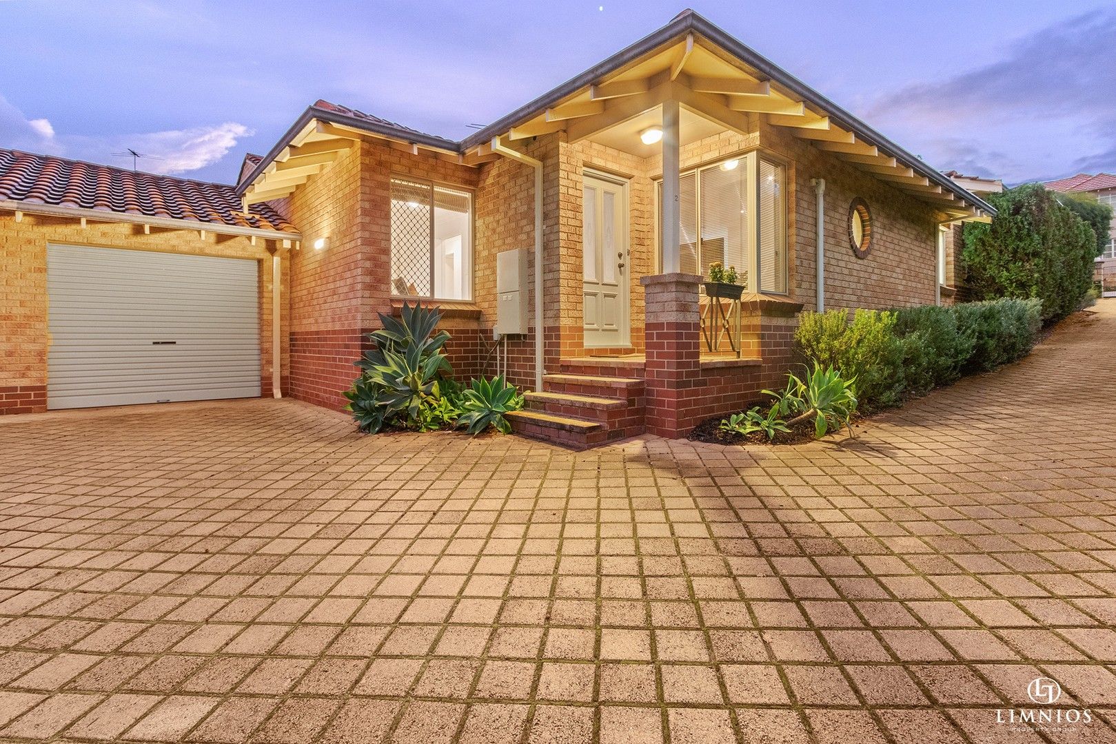 3 bedrooms Villa in 2/58 Kinsella Street JOONDANNA WA, 6060