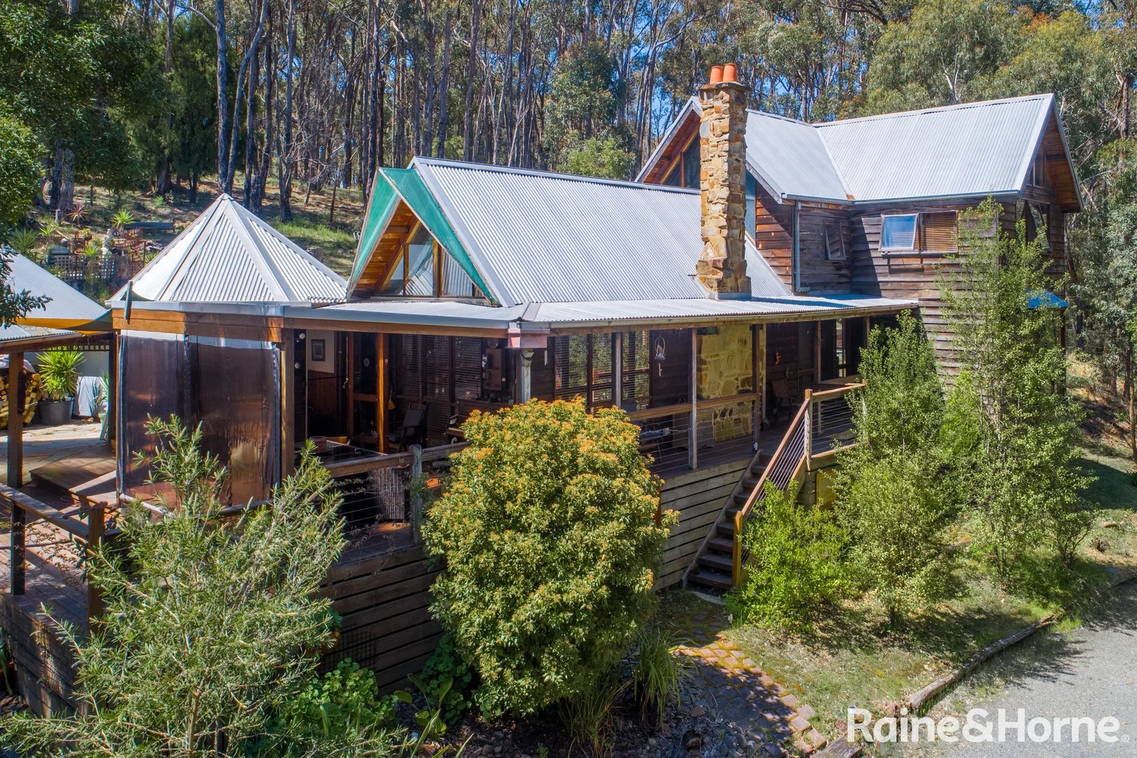 90 Ellandee Crescent, Macedon VIC 3440