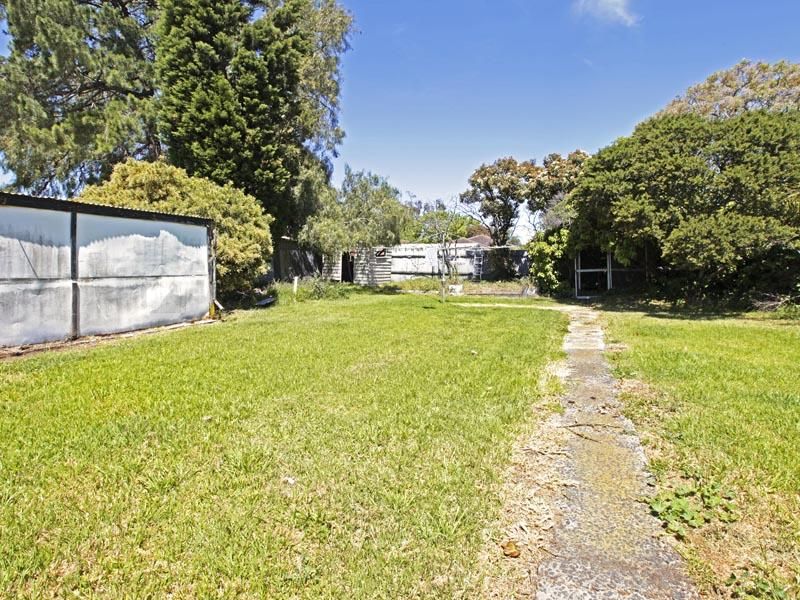 4 Myrtle Grove, NORTH SHORE VIC 3214, Image 2