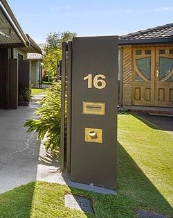 4 bedrooms House in 16 Tiwi Street BUNDALL QLD, 4217