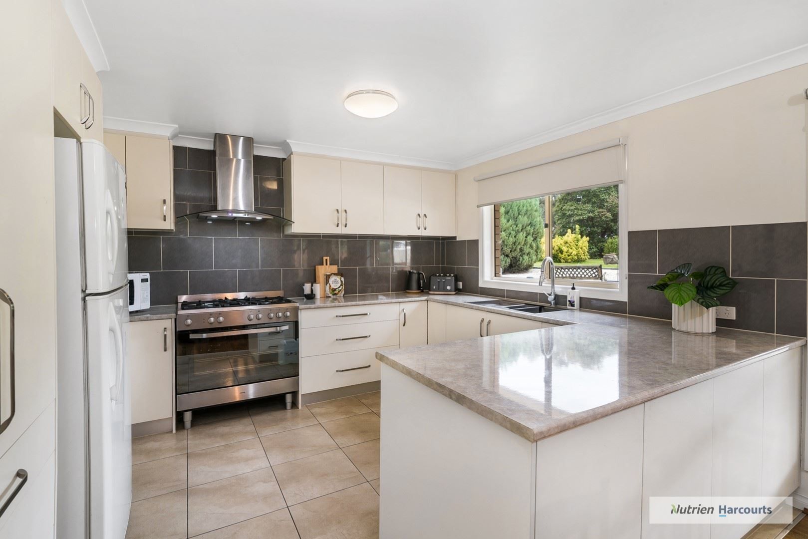 11 Roditis Avenue, Broadford VIC 3658, Image 2