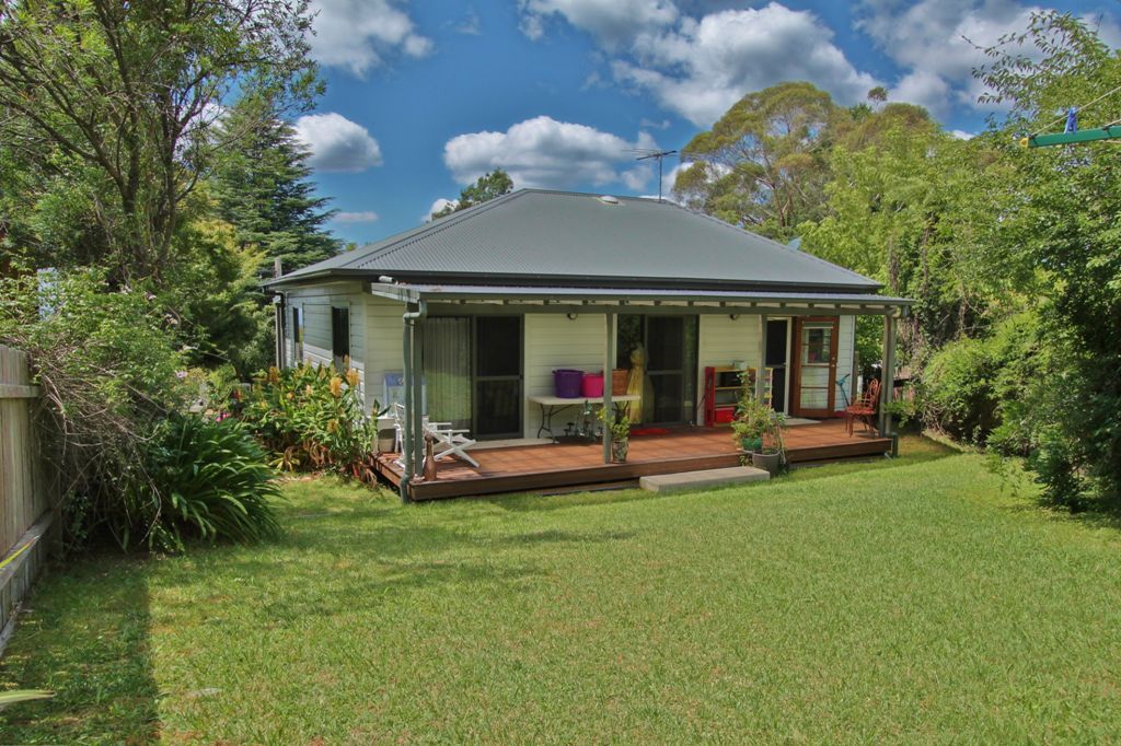 6 Ferguson Avenue, Hazelbrook NSW 2779, Image 2