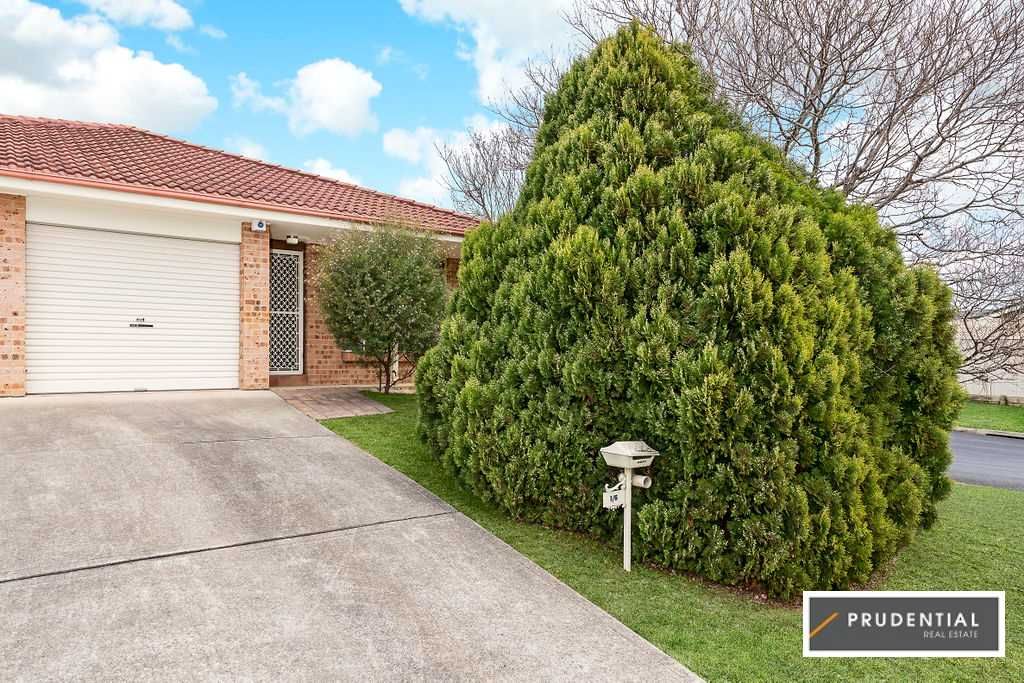 1/6 Larapinta Crescent, St Helens Park NSW 2560, Image 1