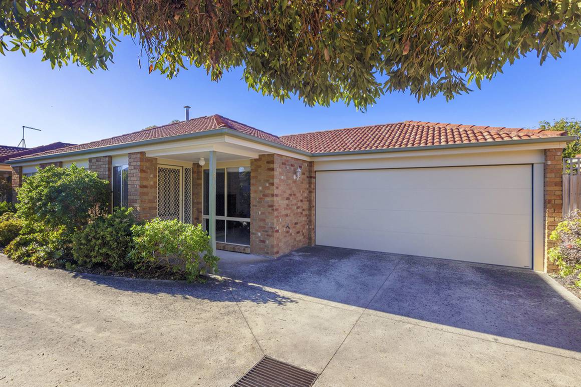 Picture of 2/19 Woodbine Grove, CHELSEA VIC 3196