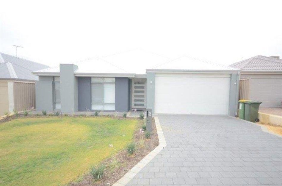 4 bedrooms House in 6 Gullane Way MEADOW SPRINGS WA, 6210