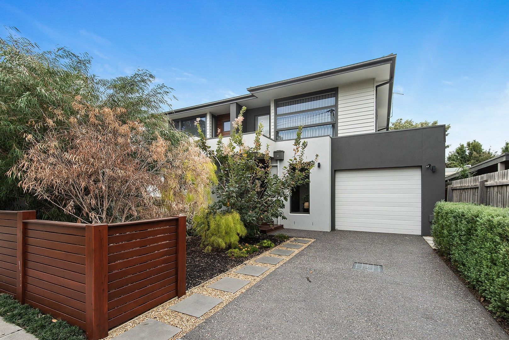4 bedrooms Townhouse in 19B Vialls Avenue PARKDALE VIC, 3195