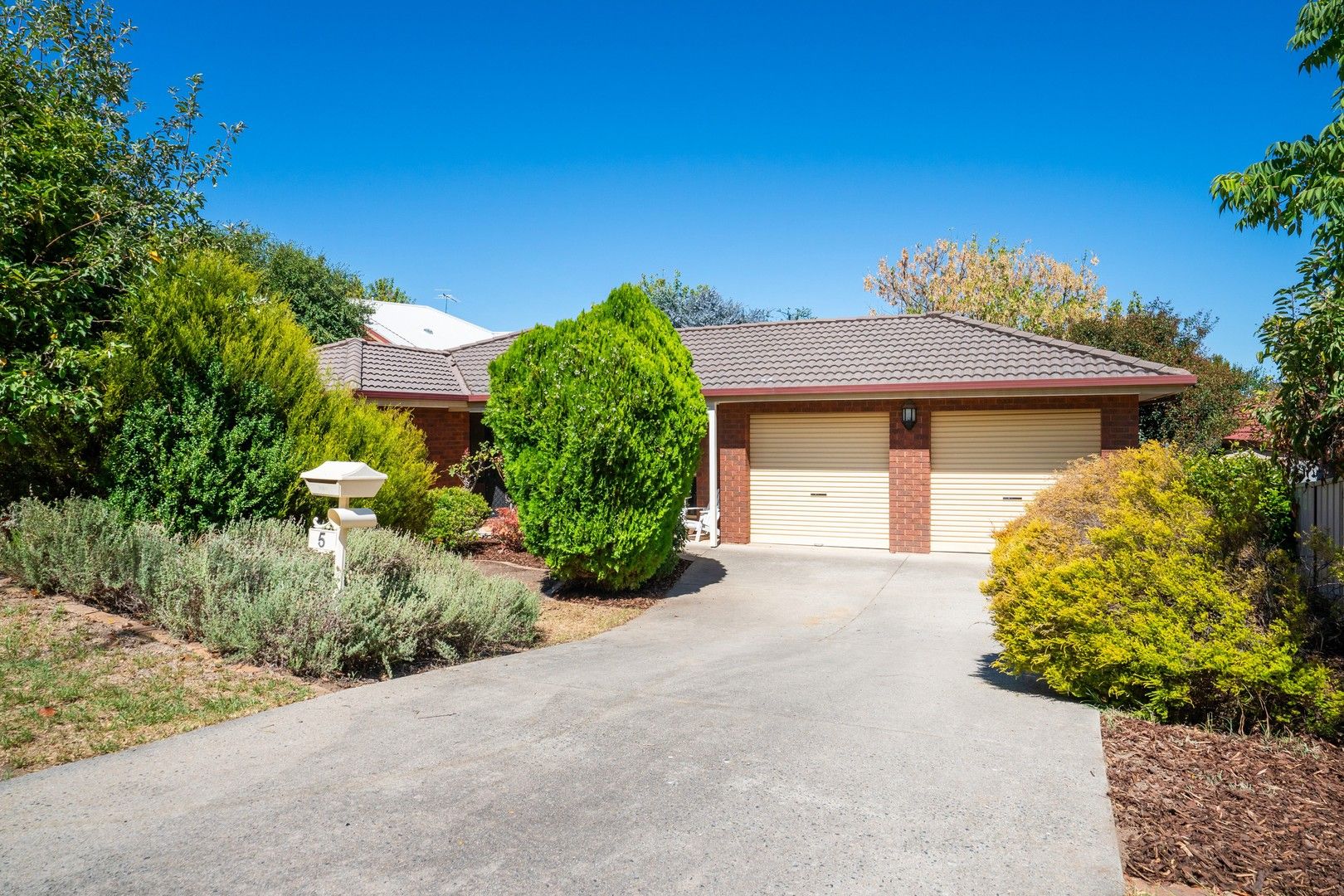 5 Chelsea Court West Albury NSW 2640 Domain