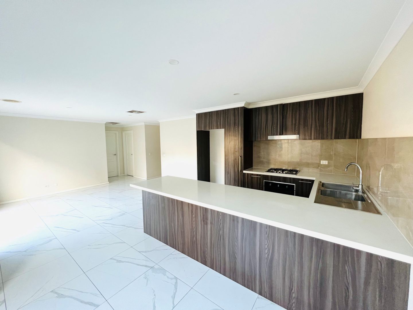 10/10 Duncan Road, Lalor VIC 3075 - House For Rent - $495 | Domain