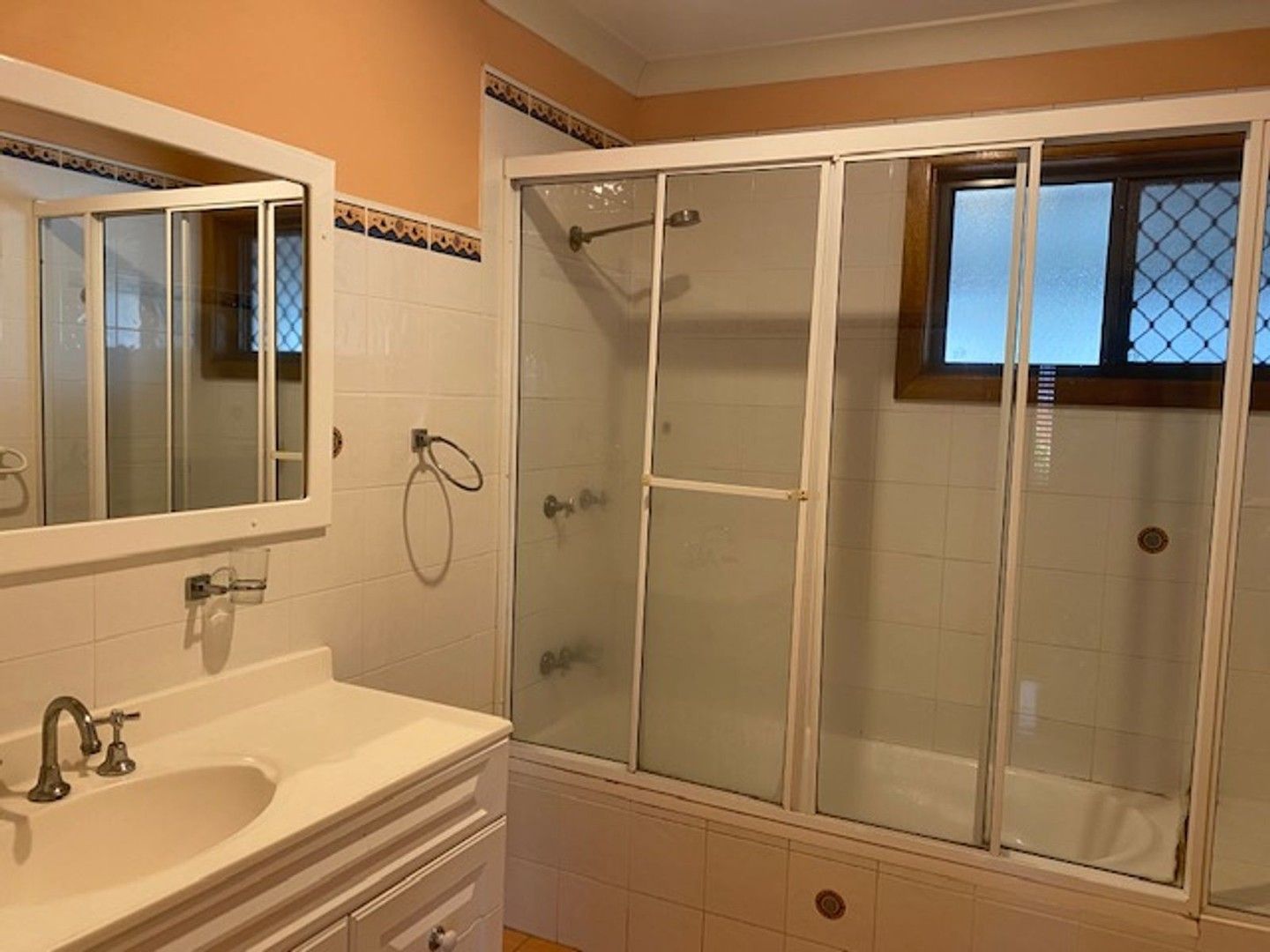 3 bedrooms House in 2 Mirambeena Street BELMONT NORTH NSW, 2280