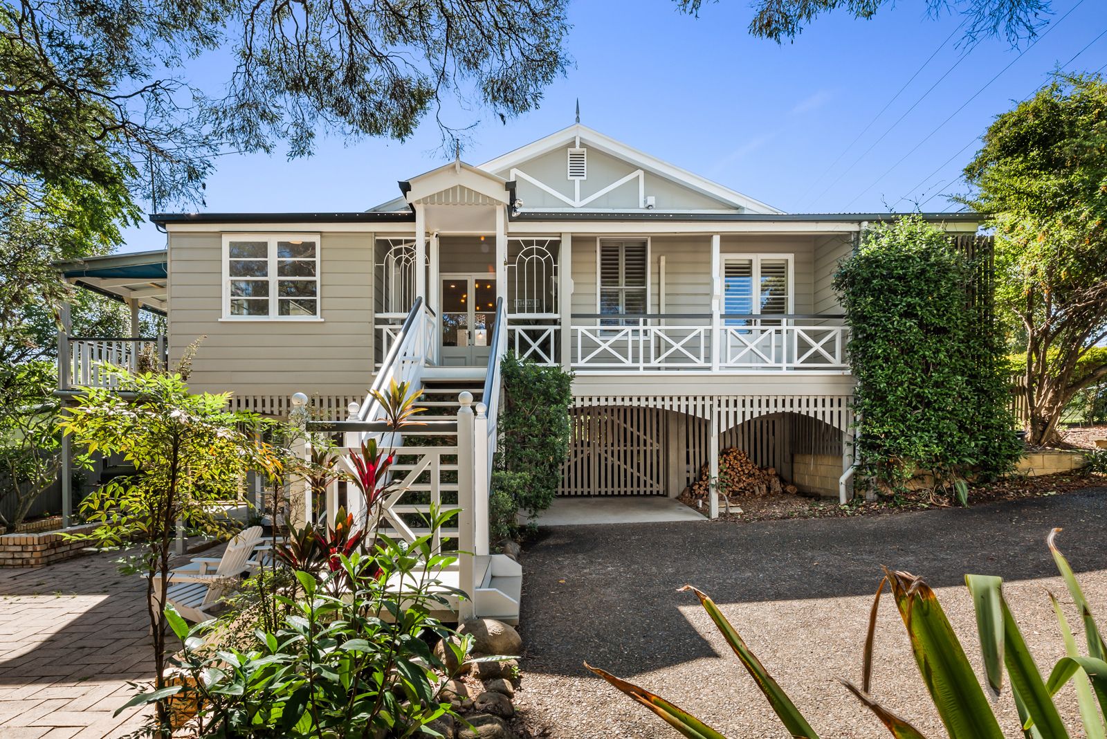 4 bedrooms House in 71 Burns Parade CHAPEL HILL QLD, 4069