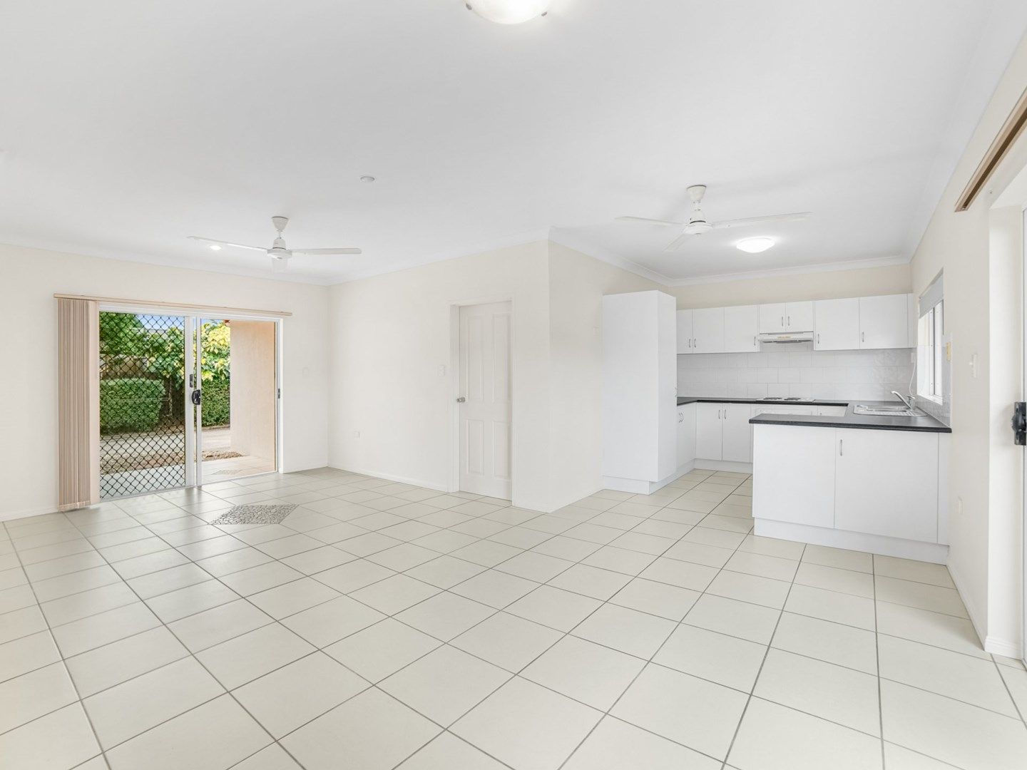 2/48 English Street, Manunda QLD 4870, Image 0