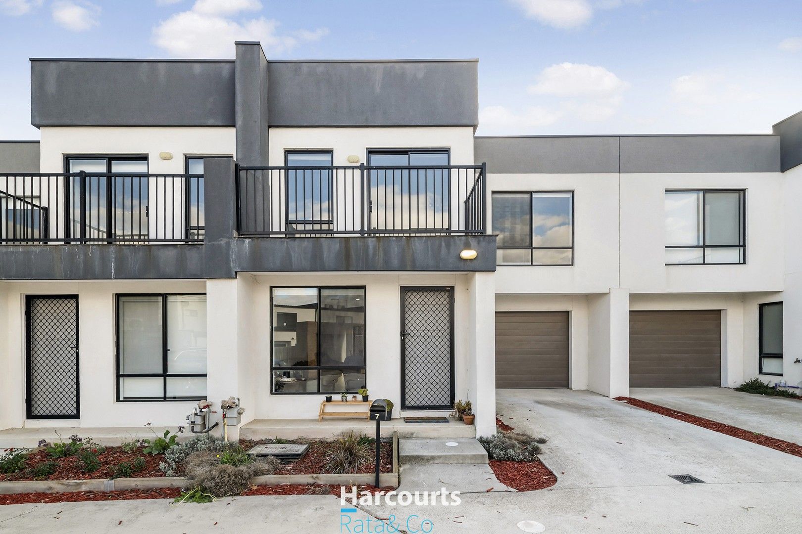 3 bedrooms Townhouse in 7 Daydream Place WOLLERT VIC, 3750