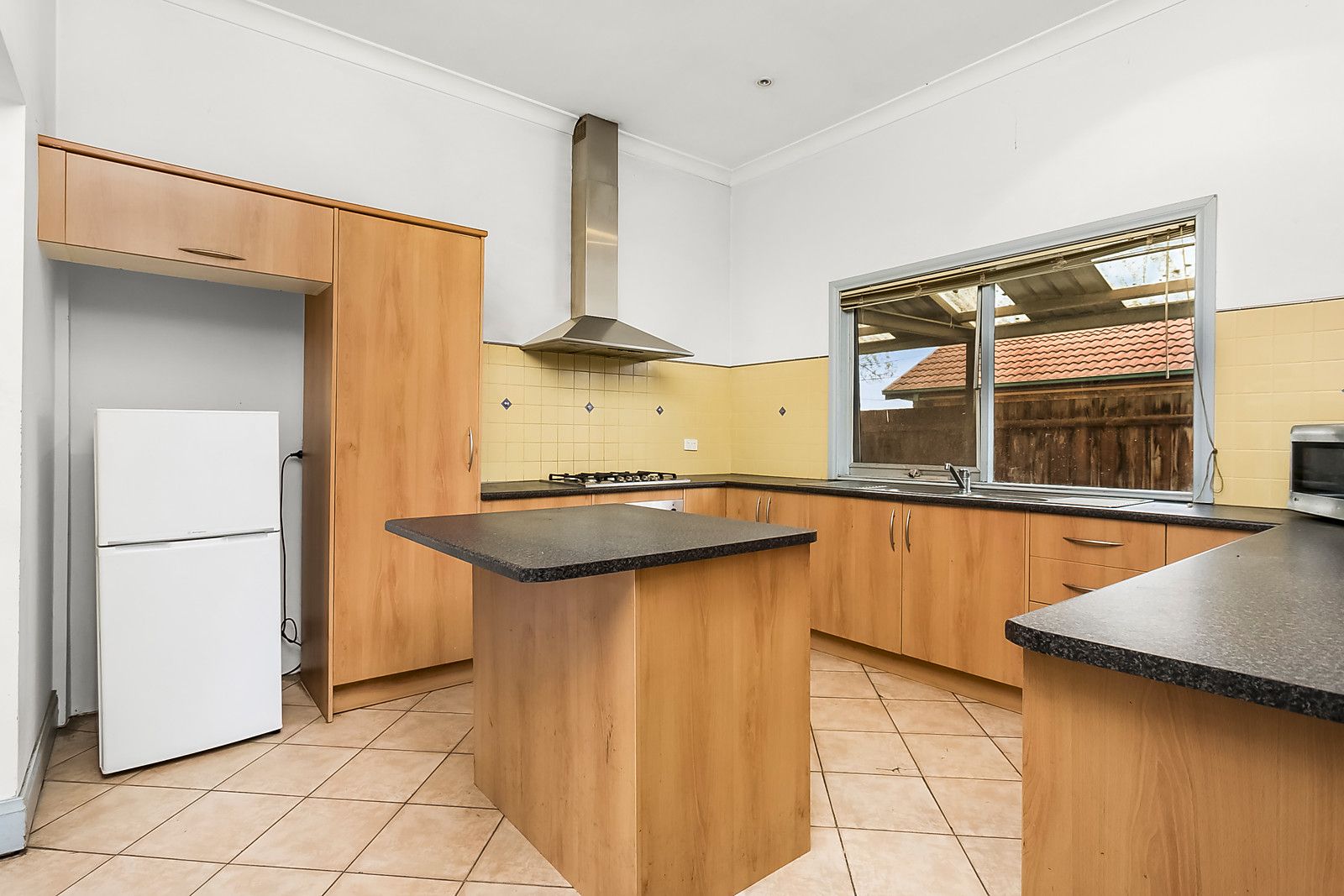 1/27 Grant Street, St Albans VIC 3021, Image 2