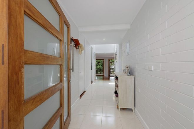 Picture of 28 Dunkirk Street, SVENSSON HEIGHTS QLD 4670