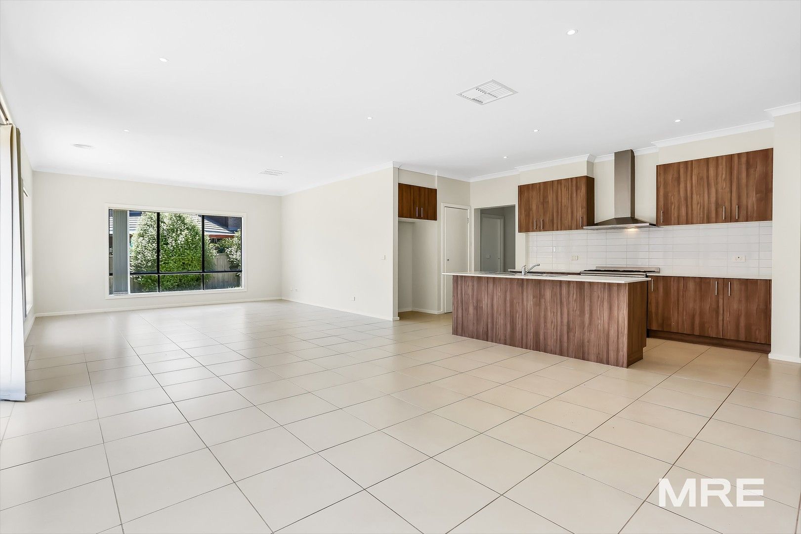 4 bedrooms Apartment / Unit / Flat in 5 Outrigger Court POINT COOK VIC, 3030