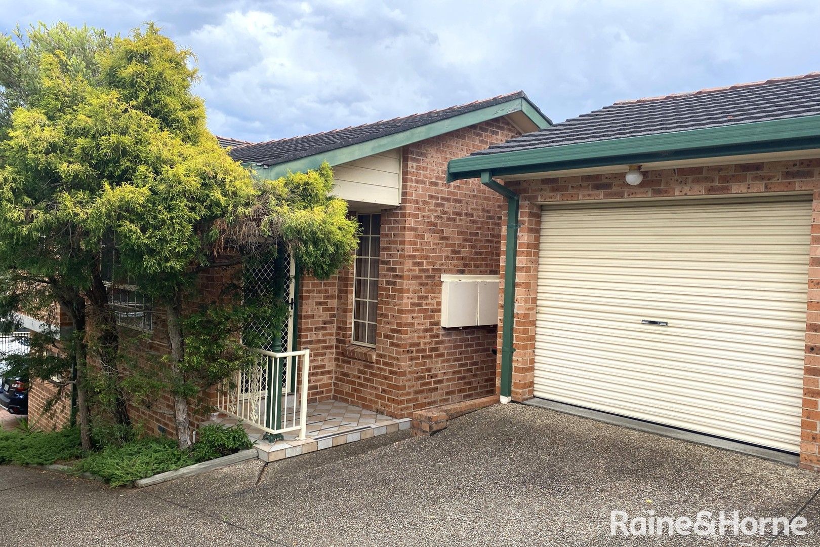 3 bedrooms Villa in 1/297 Brunker Road ADAMSTOWN NSW, 2289