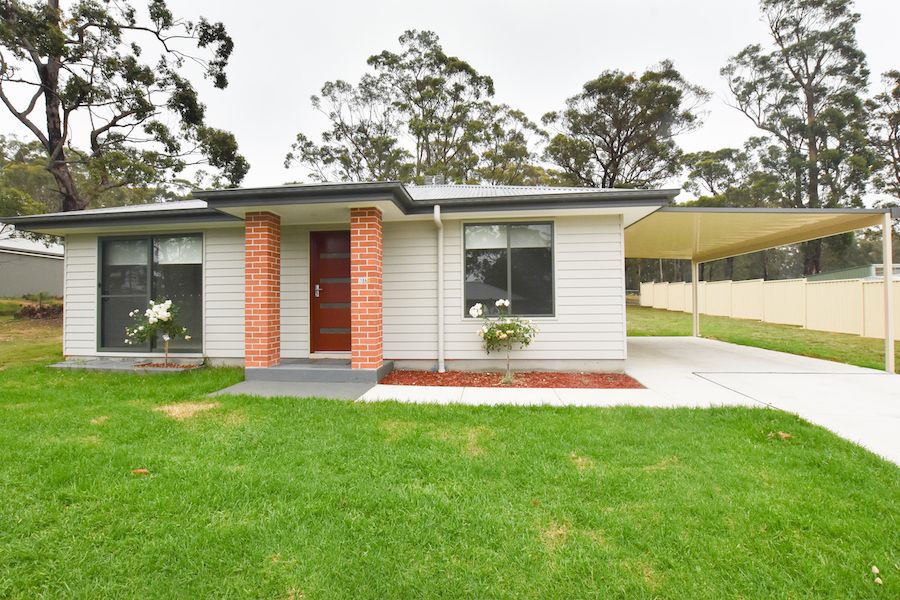 2 bedrooms Villa in A2/10 Drapers Rd WILLOW VALE NSW, 2575