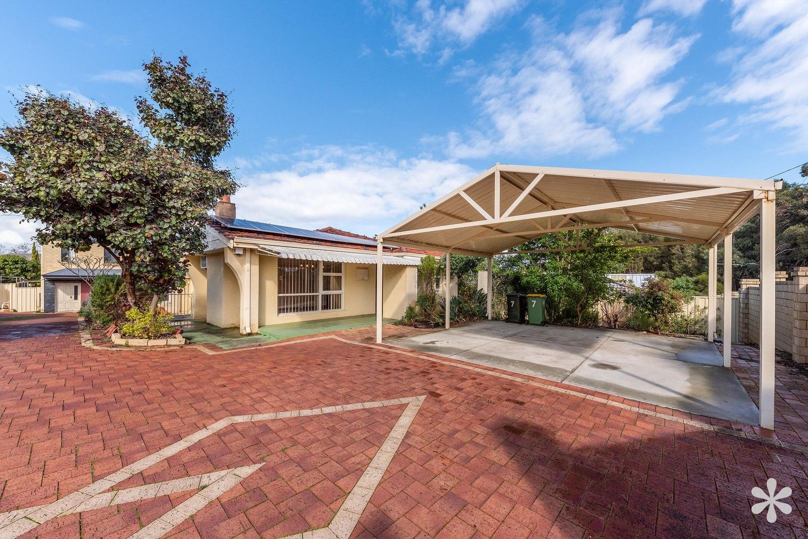 3 bedrooms House in 7 Valmae Road RIVERTON WA, 6148