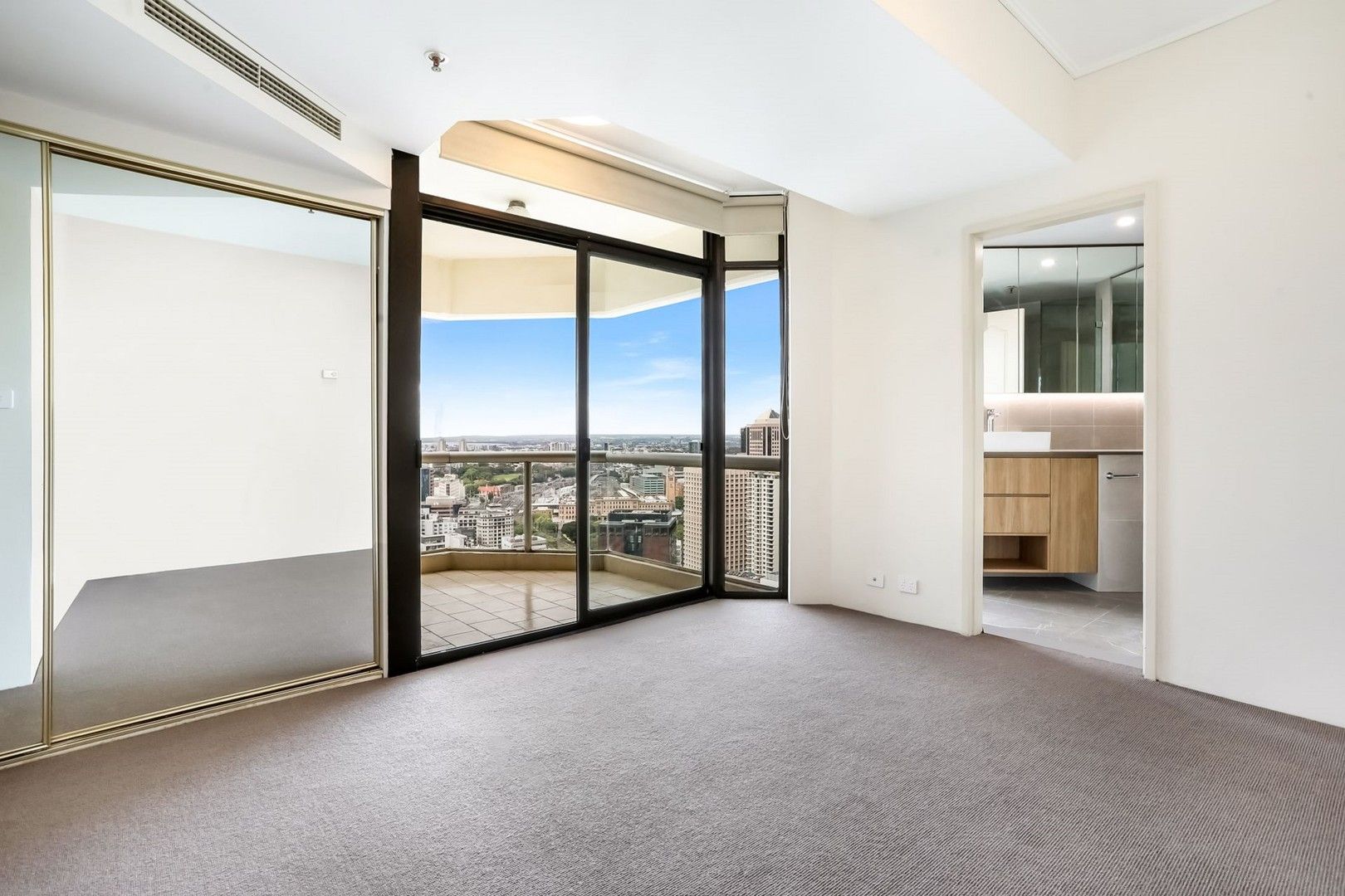 2 bedrooms Apartment / Unit / Flat in 2607/187 Liverpool Street SYDNEY NSW, 2000