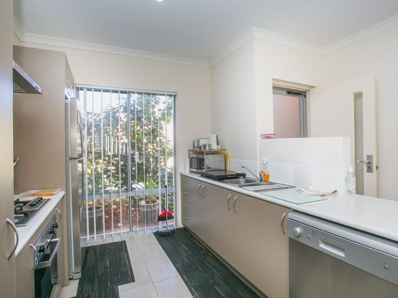 18 Nashville Loop, Currambine WA 6028, Image 2