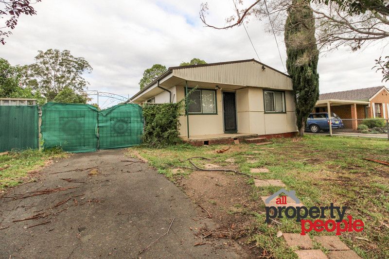 24 Waratah Crescent, Macquarie Fields NSW 2564, Image 0