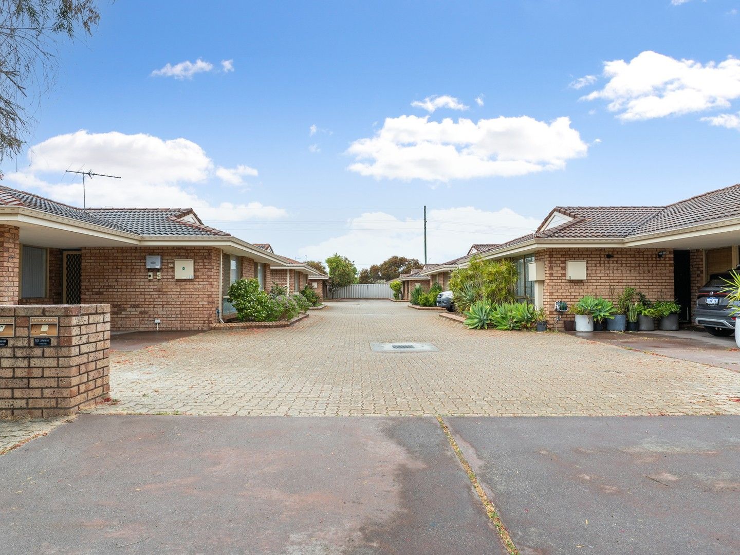 3 bedrooms Villa in 8/152 Hamilton Street QUEENS PARK WA, 6107