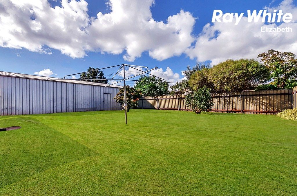 11 Bundarra Court, Craigmore SA 5114