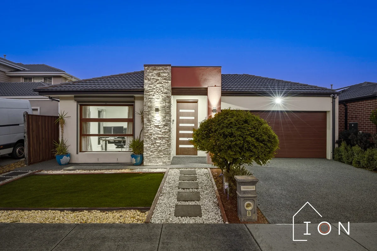 8 Bluebank Avenue, Clyde North VIC 3978