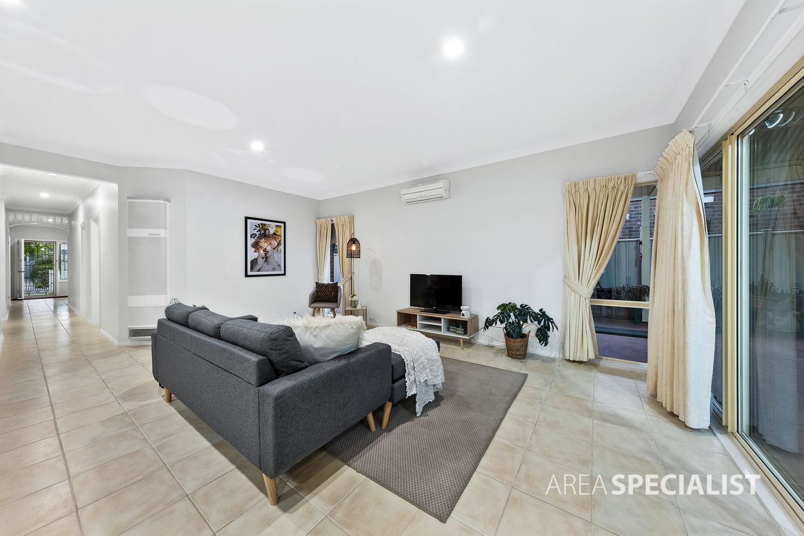 34 Ranmore Grove, Caroline Springs VIC 3023, Image 2