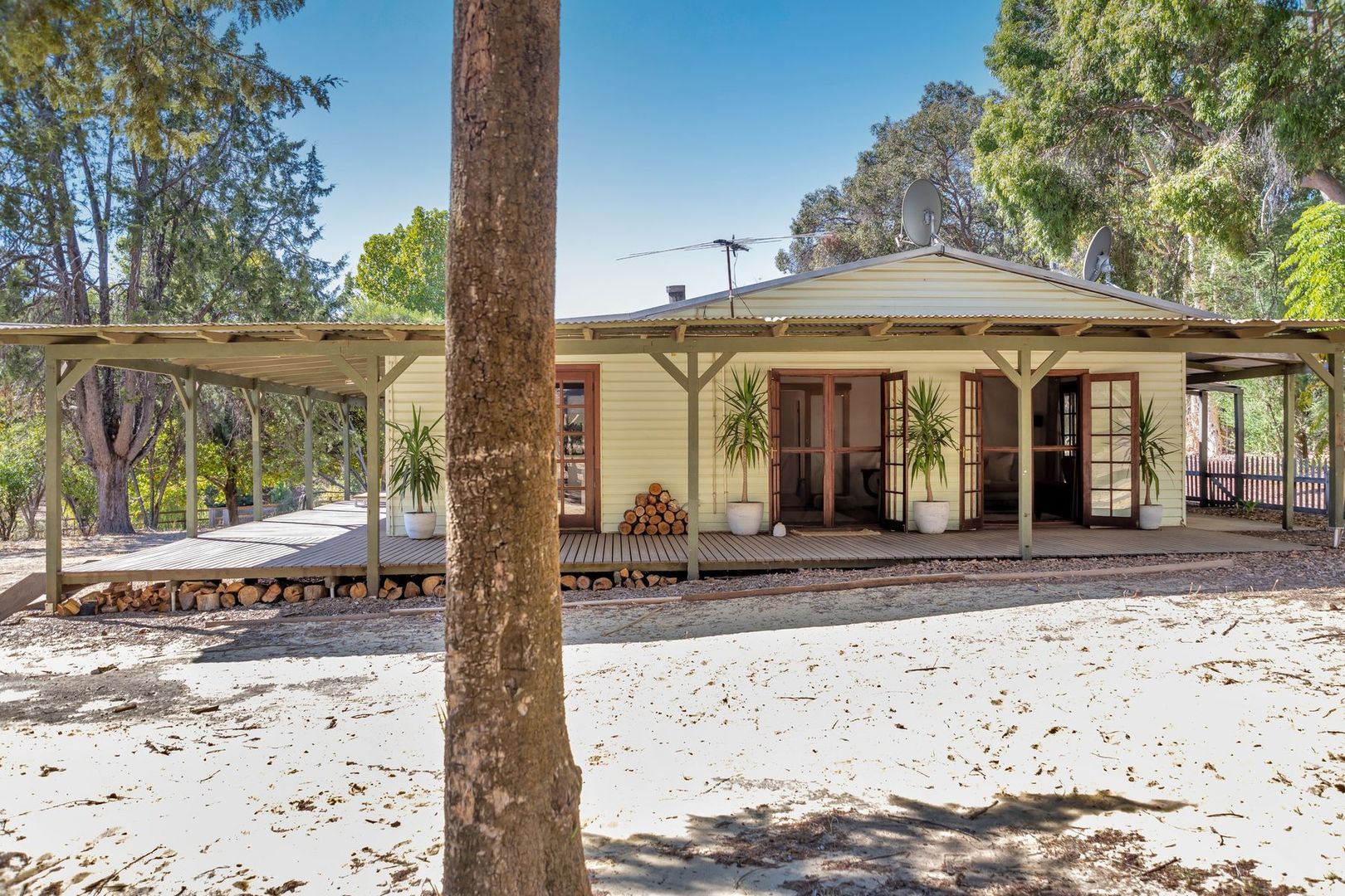 18 Holyoake Road, Dwellingup WA 6213, Image 2