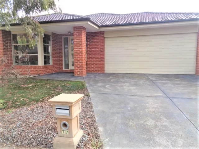 Central Location Spacious Single Storey 4 bedrooms Family Home, Point Cook