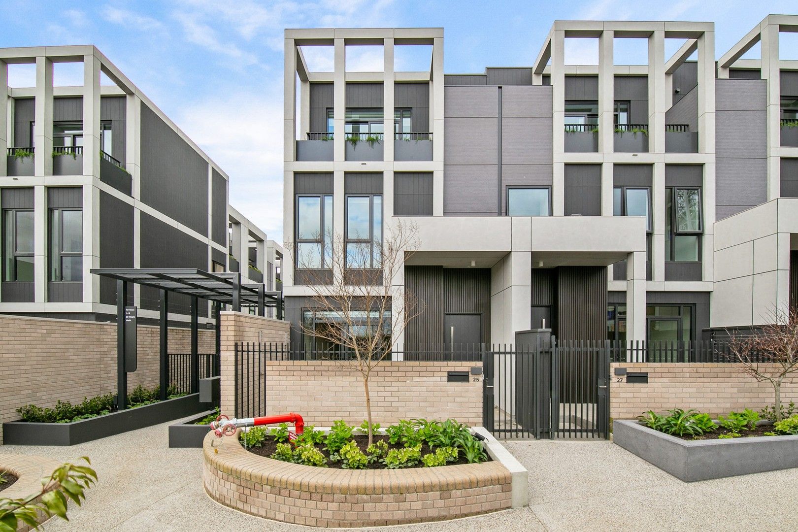 3 bedrooms Townhouse in 25 Maple Walk MOONEE PONDS VIC, 3039