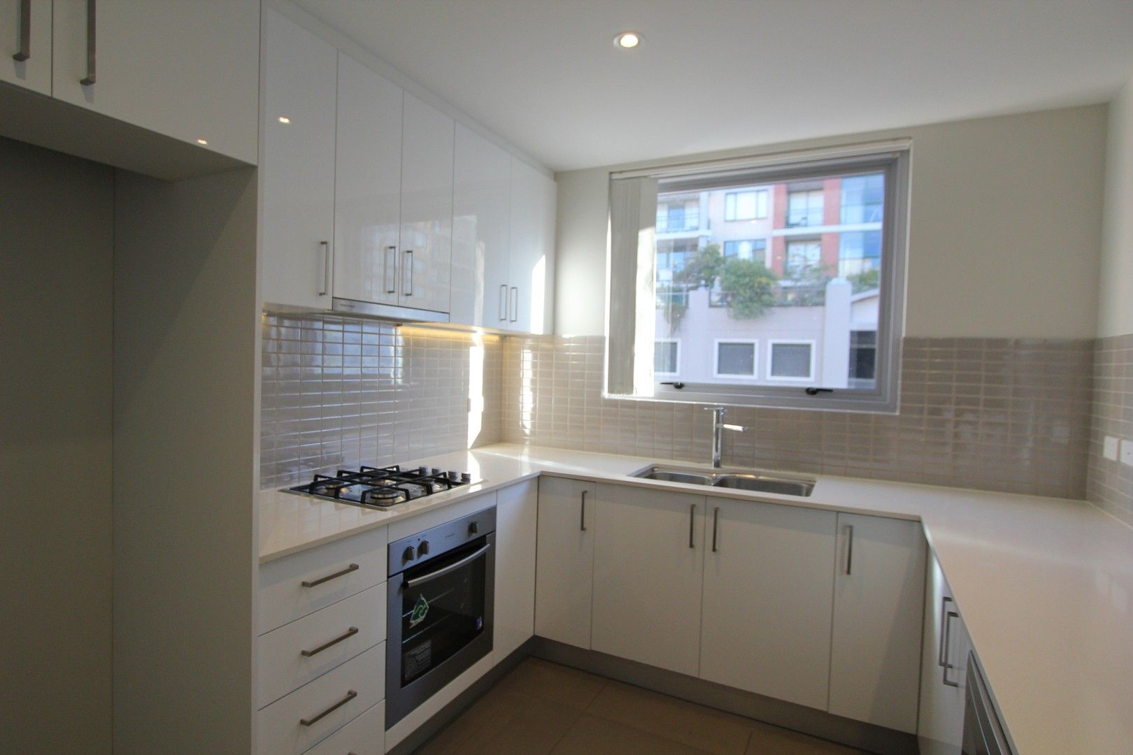 2 bedrooms Apartment / Unit / Flat in 202/40 park rd HURSTVILLE NSW, 2220