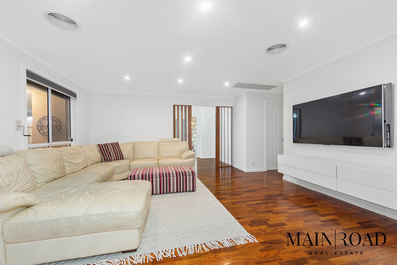 3 Cassinia Close, Delahey VIC 3037, Image 2