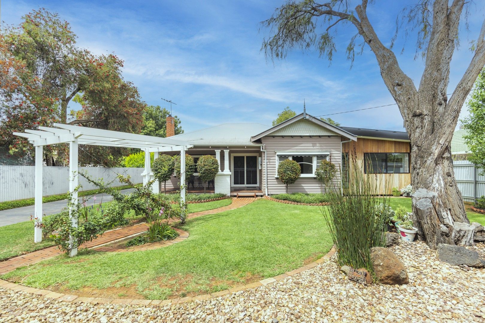 4 bedrooms House in 21 Boys Street SWAN HILL VIC, 3585