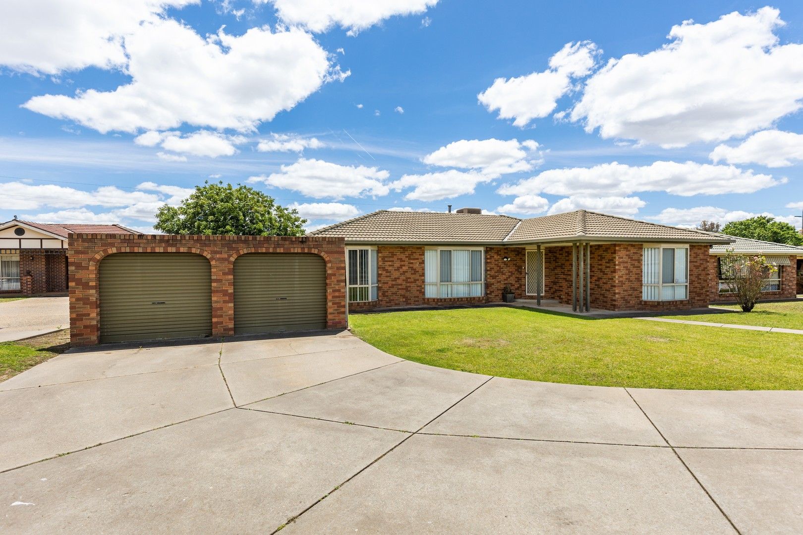 15 Bamarook Crescent, Glenfield Park NSW 2650, Image 0